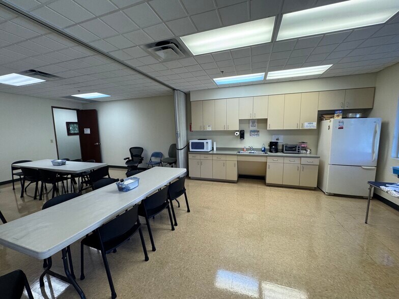 More Photos Of 6420 Hazeltine National Dr, Orlando Manufacturing For Sale