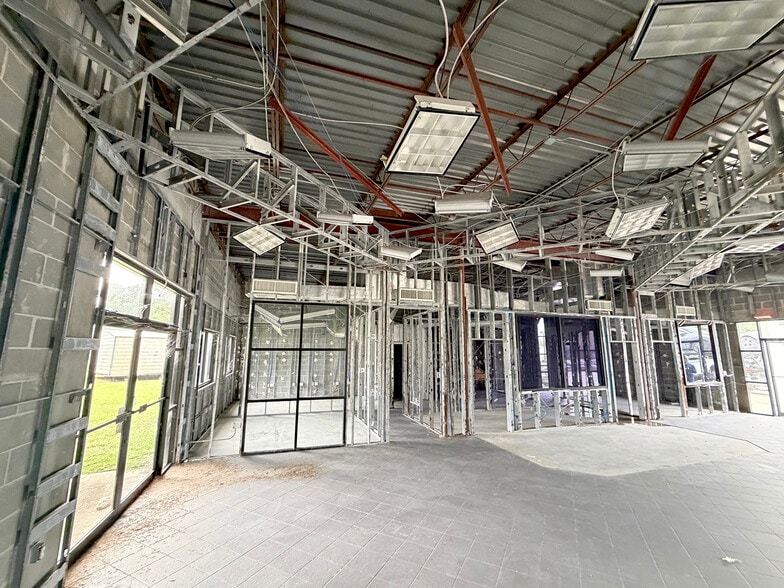 More Photos Of 2419 W Tennessee St, Tallahassee Auto Dealership For Lease