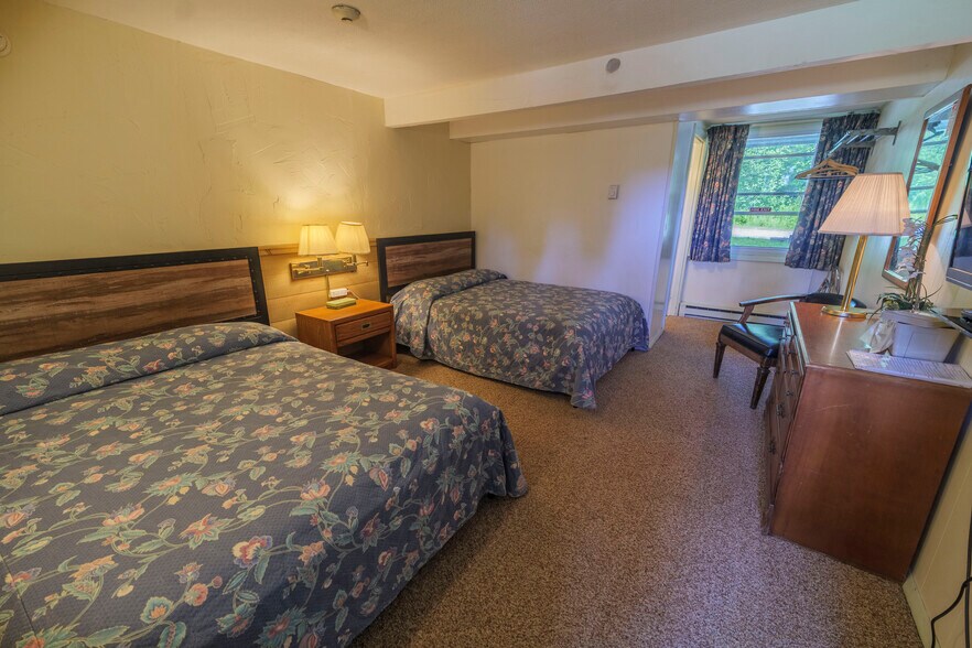 More Photos Of 6 Abroad Rd, West Dover Hotel For Sale