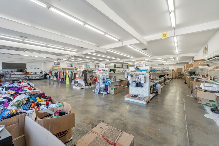 More Photos Of 15250 Whittier Blvd, Whittier Freestanding For Sale