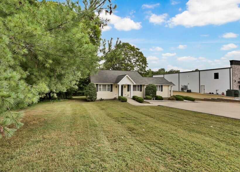 More Photos Of 451 Rossview Rd, Clarksville Office For Sale