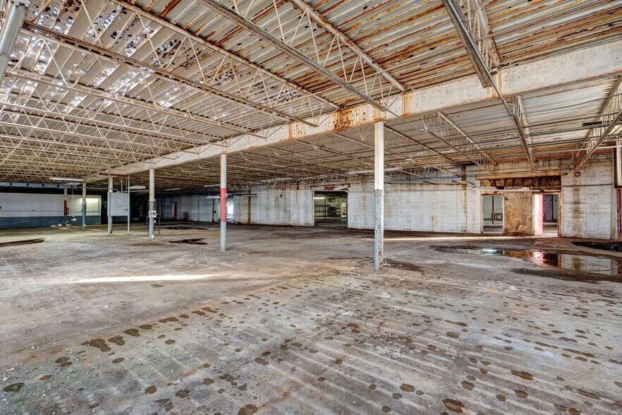 More Photos Of 504 Airport Rd, Crane Warehouse For Sale