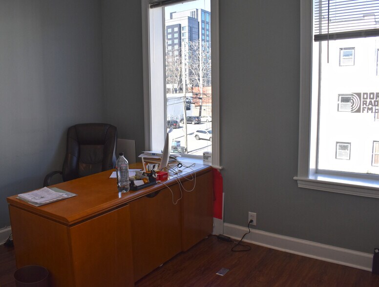 More Photos Of 25 Music Square E, Nashville Office For Lease