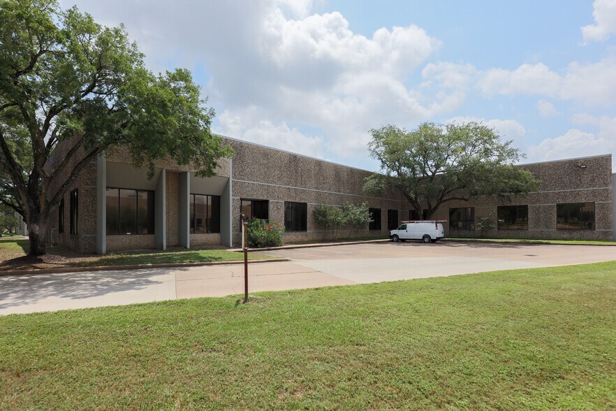 More Photos Of 3605 Willowbend Blvd, Houston Unknown For Lease