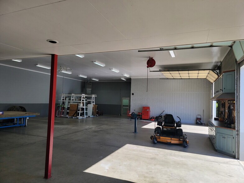 More Photos Of 1106 Goodale Ave, Camden Flex For Sale