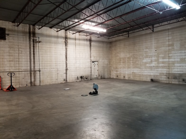 More Photos Of 3667-3691 46th Ave N, Saint Petersburg Manufacturing For Lease