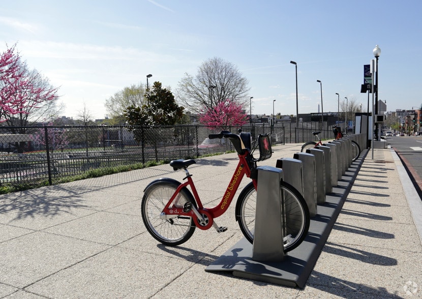 More Photos Of 2118 18th St NW, Washington General Retail For Lease