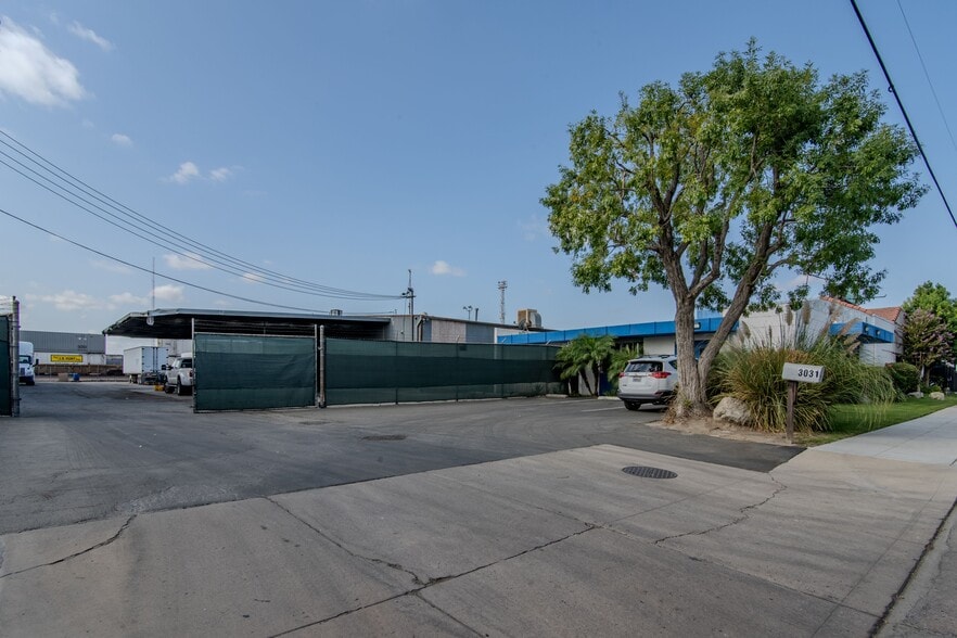 More Photos Of 3031 16th St, Bakersfield Warehouse For Lease