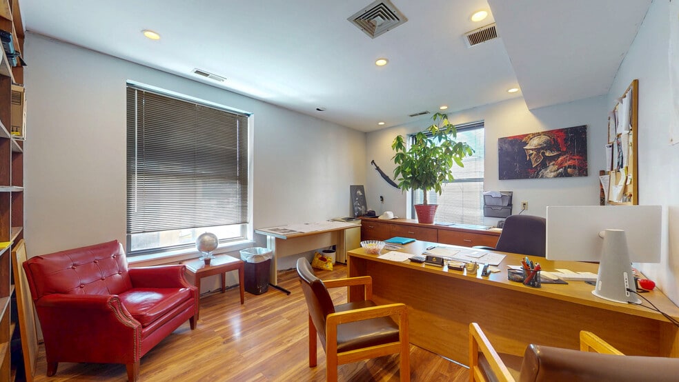 More Photos Of 68 Center St, Waterbury Storefront Retail Residential For Sale