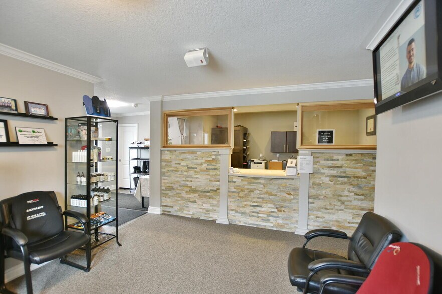 More Photos Of 1535 Mosley St, Wasaga Beach Storefront Retail Office For Sale