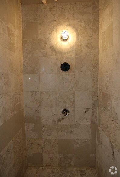 More Photos Of 1623 Main St, Dallas Apartments For Lease