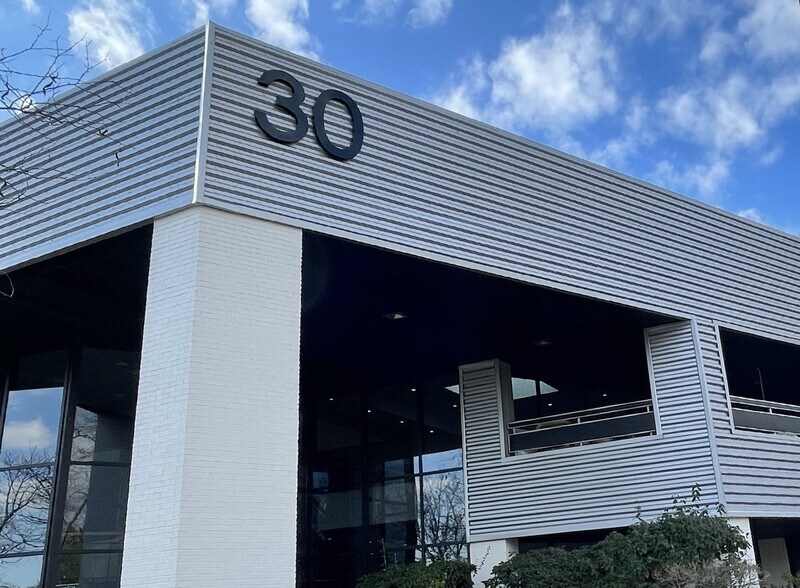More Photos Of 30 Technology Dr, Warren Office For Lease