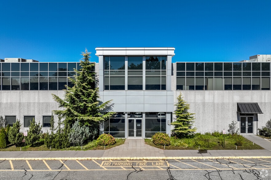 More Photos Of 60-15 Little Neck Pky, Little Neck Light Distribution For Lease