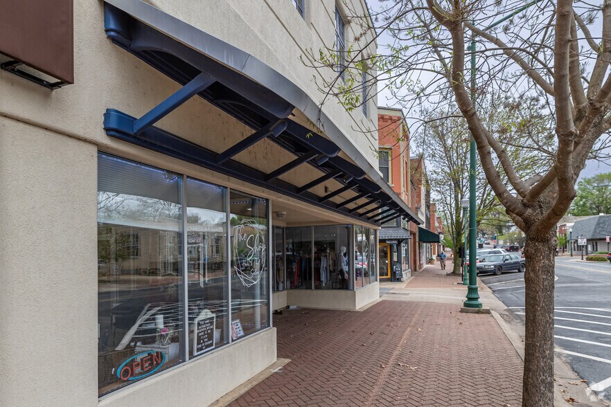 More Photos Of 116 S Broadway St, Siloam Springs Storefront Retail Residential For Lease