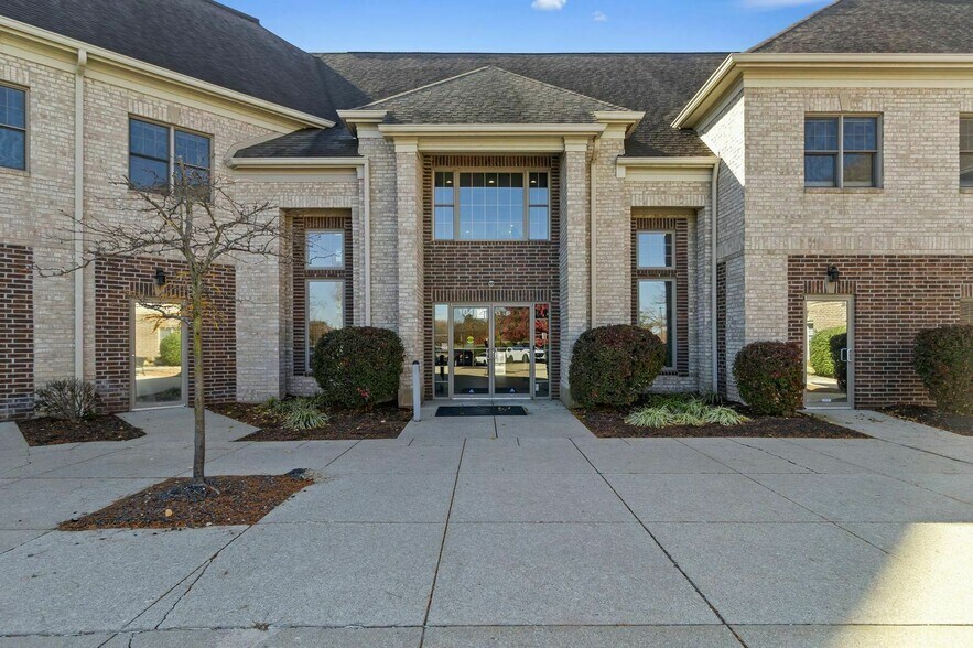 More Photos Of 10412 Allisonville Rd, Fishers Office For Sale