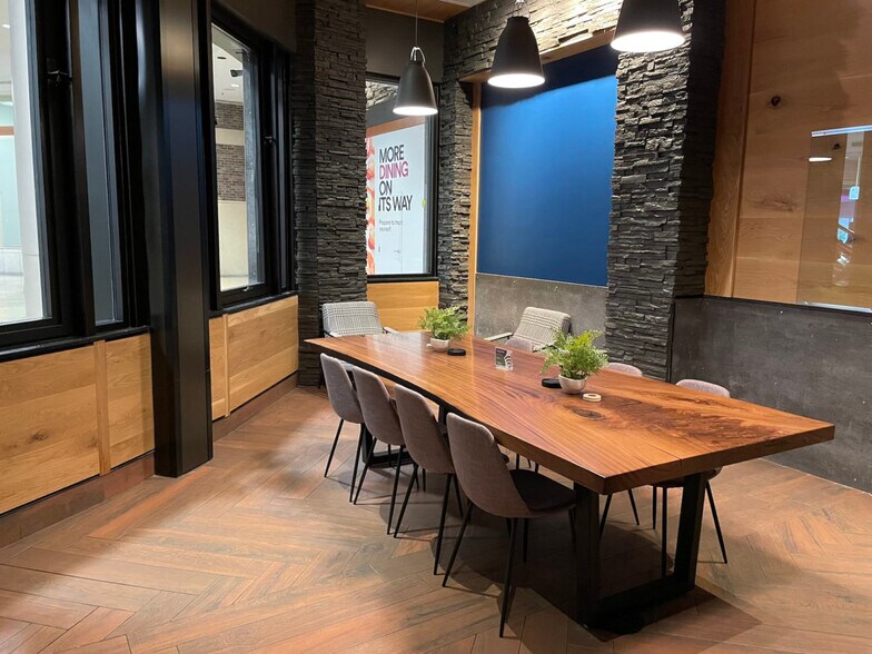 More Photos Of 49 W Maryland St, Indianapolis Storefront For Lease