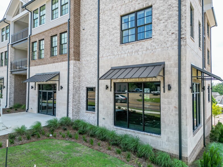More Photos Of 1004 N Lamar Blvd, Oxford Apartments For Lease