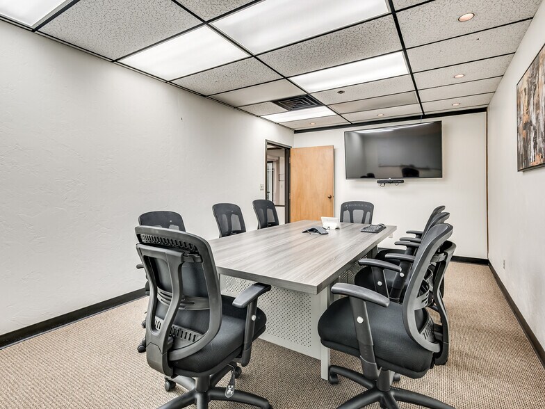 More Photos Of 7608 N Hudson Ave, Oklahoma City Office For Sale