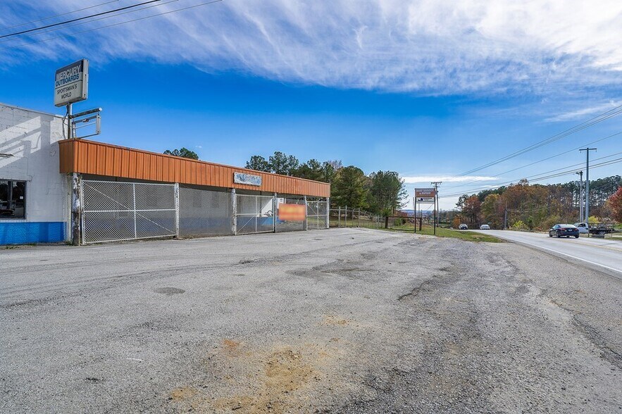 More Photos Of 1470 S Jefferson Ave, Cookeville Showroom For Sale