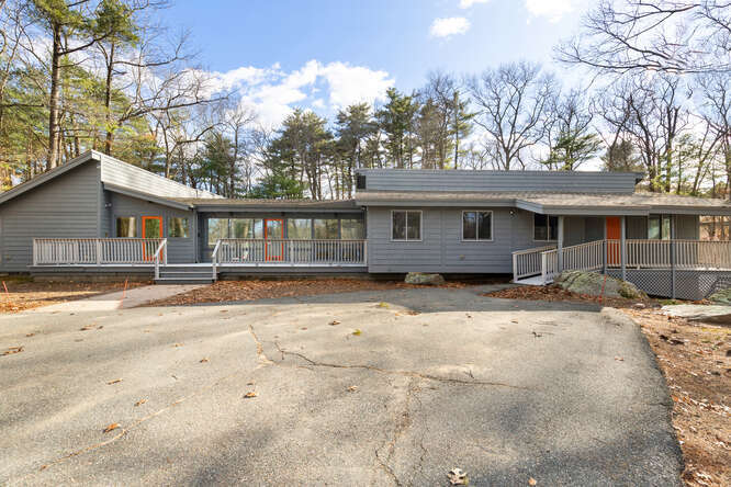 Primary Photo Of 398 Essex St, Beverly Loft Creative Space For Lease