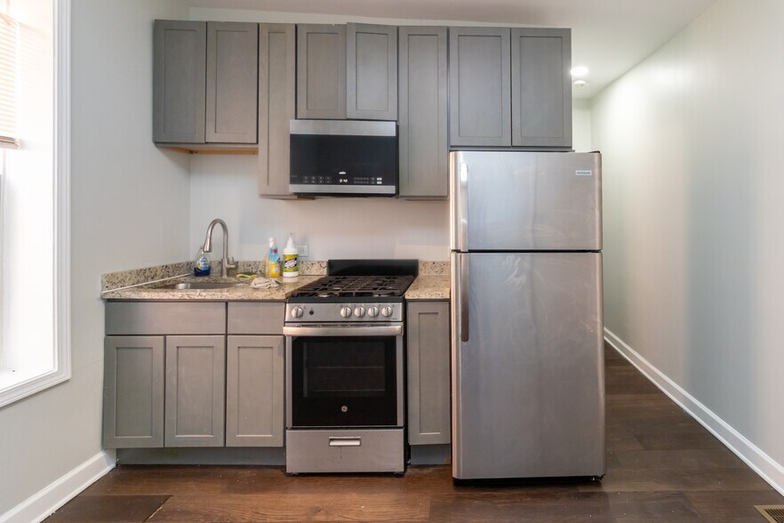 More Photos Of 619 E Groveland Park, Chicago Apartments For Sale