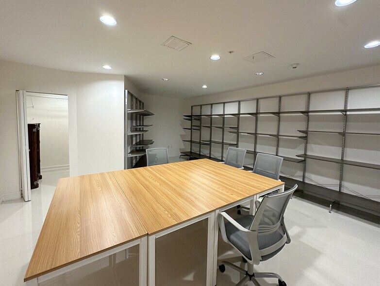 More Photos Of 900-990 Biscayne Blvd, Miami Apartments For Sale