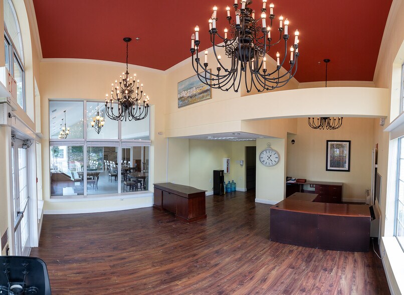 More Photos Of 461 Munson Ave, Traverse City Hotel For Sale