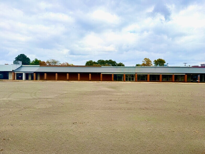 More Photos Of 1100 N Douglass St, Malden General Retail For Sale