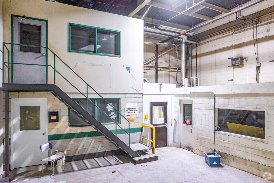 More Photos Of 44 Rolark Dr, Toronto Manufacturing For Lease