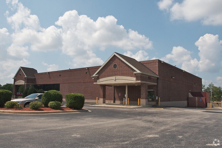 More Photos Of 9040 W Good Hope Rd, Milwaukee Drugstore For Sale