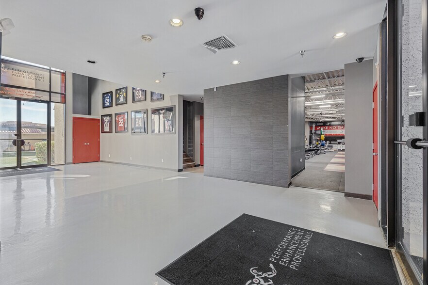 More Photos Of 9495 E San Salvador Dr, Scottsdale Medical For Lease