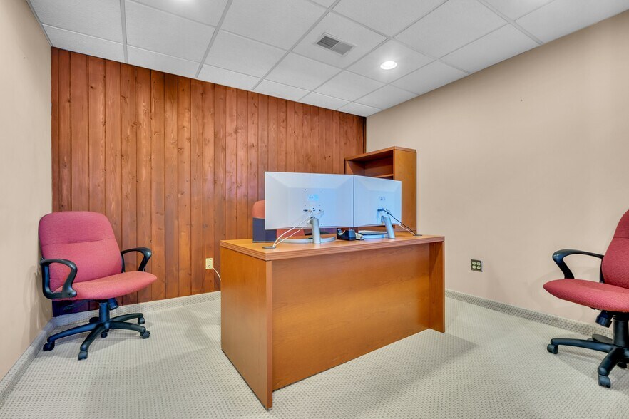 More Photos Of 519 Bristol Pike, Croydon Office Residential For Sale