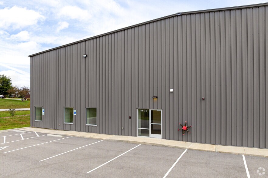 More Photos Of 1781 Kitty Hawk Dr, Elizabethtown Warehouse For Lease