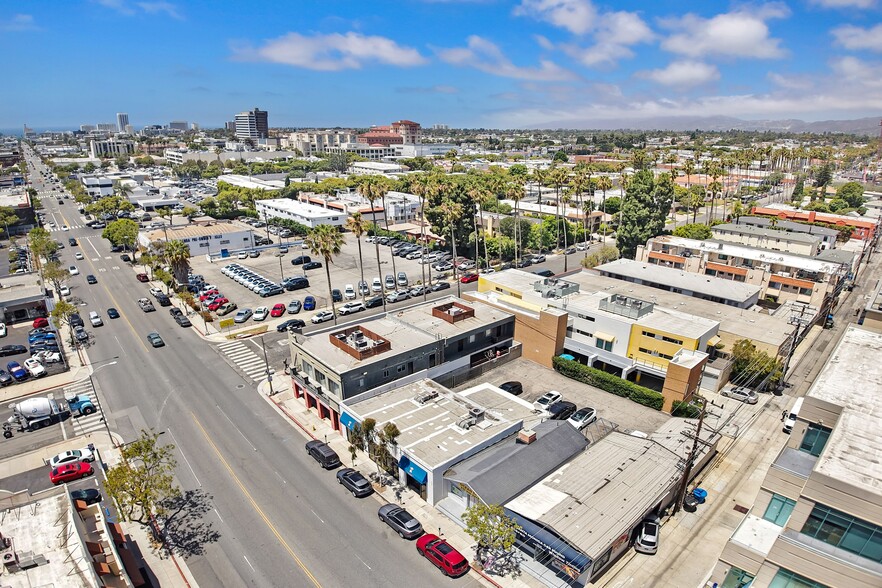More Photos Of 1909 Santa Monica Blvd, Santa Monica Storefront For Lease