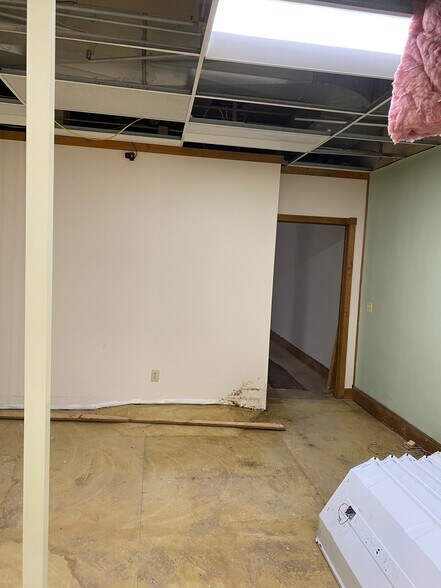 More Photos Of 110 W Walnut St, Kokomo Office For Lease