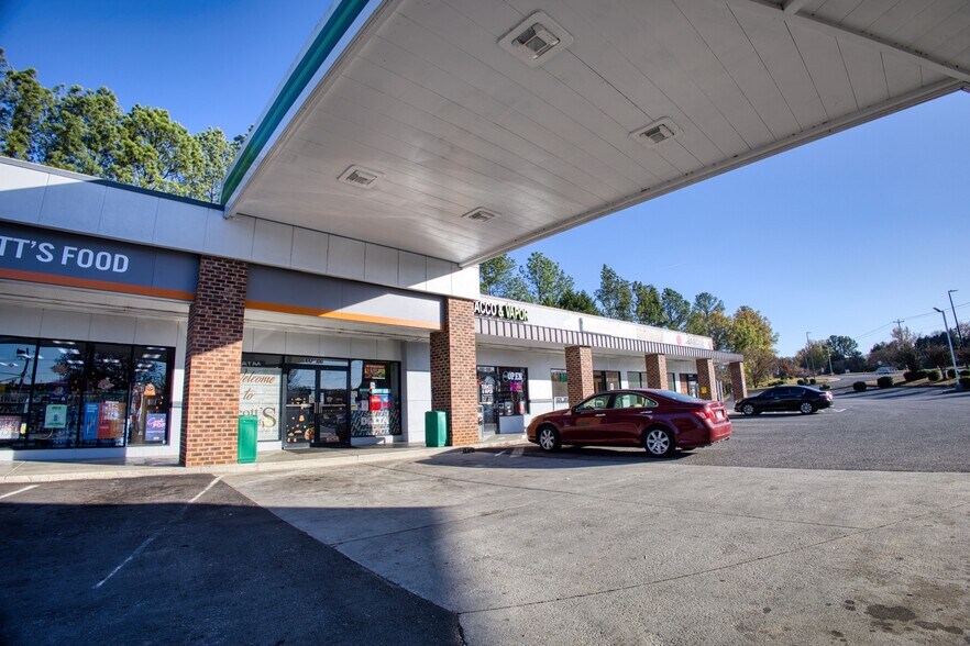 More Photos Of 860 Heckle Blvd, Rock Hill Unknown For Lease