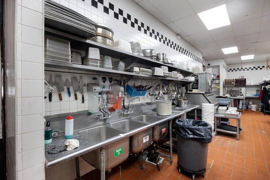 More Photos Of 45 Carmans Rd, Massapequa Restaurant For Sale