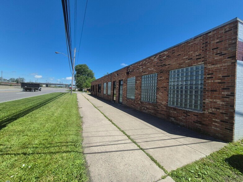 More Photos Of 2363 Broadway St, Buffalo Warehouse For Sale