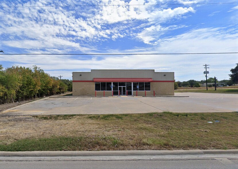 More Photos Of 82 N Kessler Ave, Schulenburg Freestanding For Sale