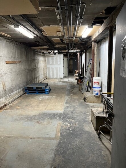 More Photos Of 11814 Queens Blvd, Forest Hills Storefront Retail Office For Lease