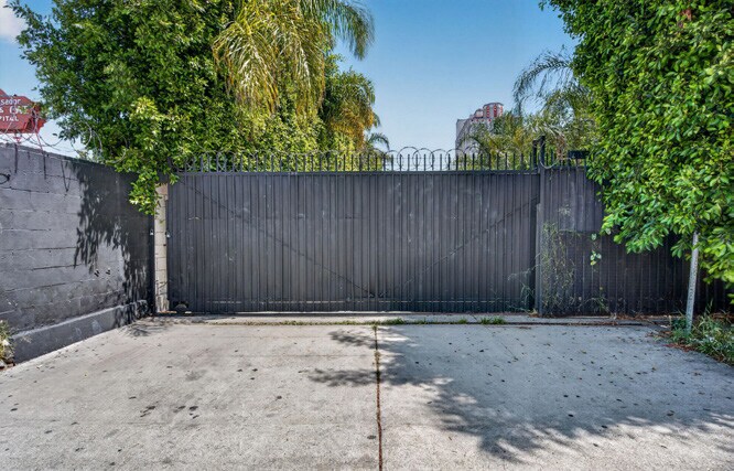 More Photos Of 3680 Beverly Blvd, Los Angeles Loft Creative Space For Lease