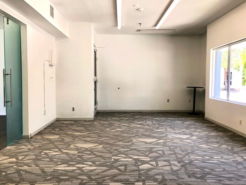 More Photos Of 205 N Orange Ave, Sarasota Office For Sale