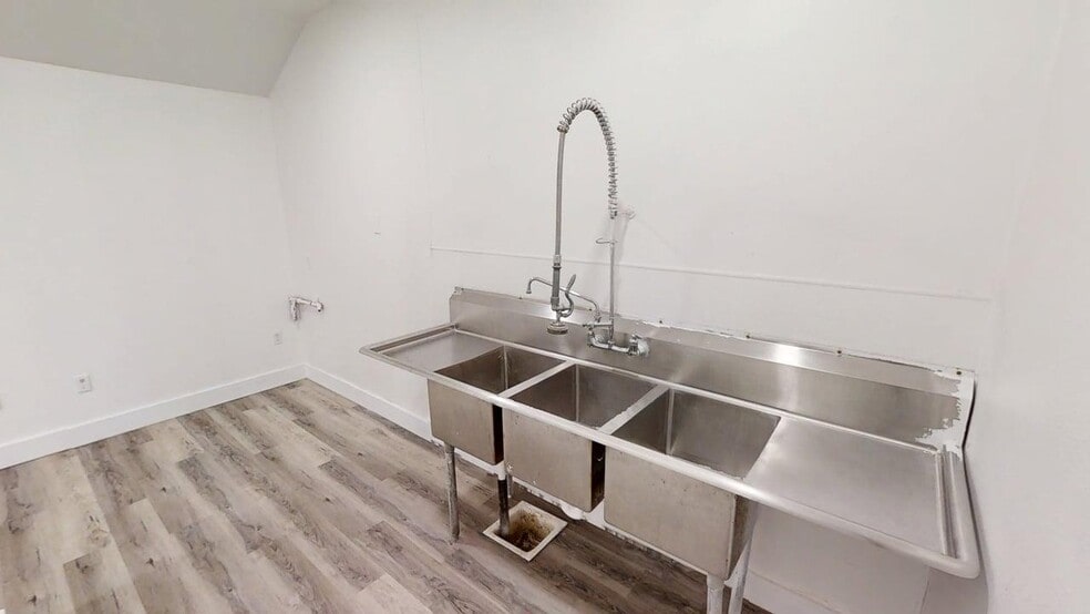 More Photos Of 11518 NE Sandy Blvd, Portland Apartments For Sale