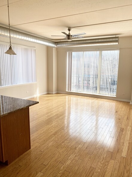 More Photos Of 900 S Western Ave, Chicago Apartments For Lease
