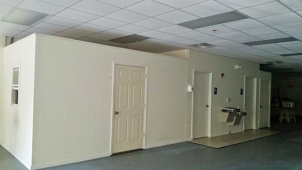 More Photos Of 1328 N Lake Park Blvd, Carolina Beach Medical For Lease