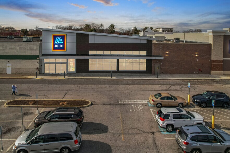 More Photos Of 1065 Woodland Rd, Wyomissing Supermarket For Sale