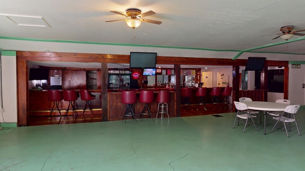 More Photos Of 185 Orange St, Mansfield Bar For Sale