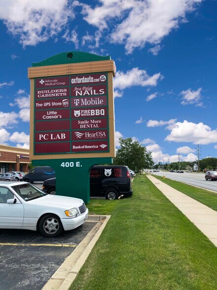 More Photos Of 400-450 E Roosevelt Rd, Lombard Storefront For Lease