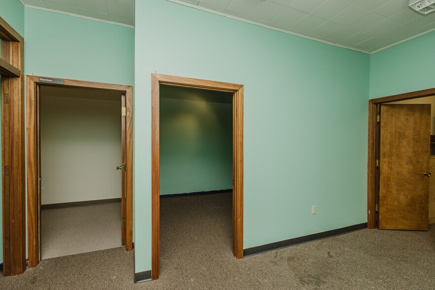 More Photos Of 724 N Main St, Newton Storefront For Sale