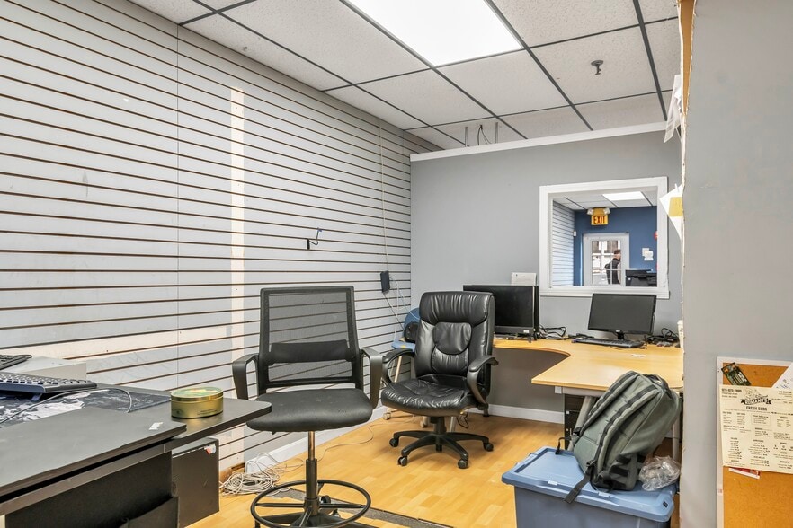 More Photos Of 1794 Bridge St, Dracut Storefront For Sale